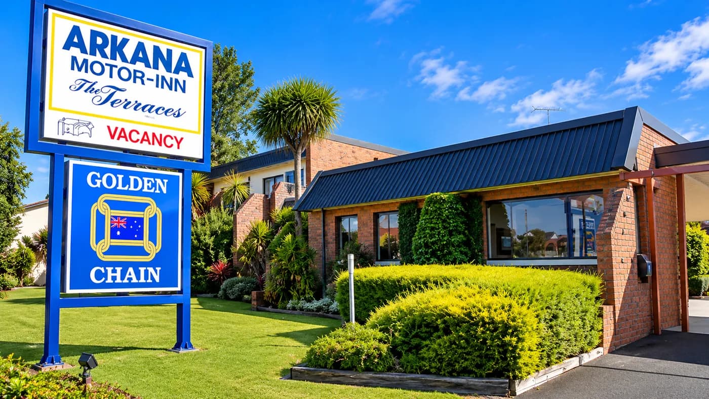Arkana Motor Inn on a sunny day